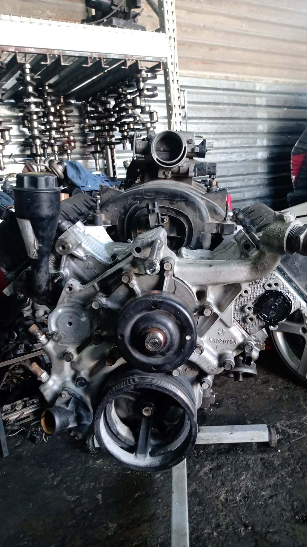 Refacciones de motor: cigüeñales, árbol de levas y piezas en anaquel de Zona Motor